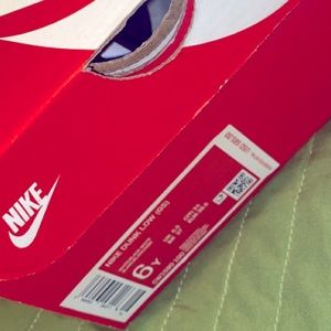 Selling Nike Dunks size 6 Y small fit, similar to women’s 7.5. Never worn. OBO
